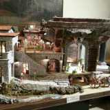 Il nostro viaggio parte dalla mostra del Museo diocesano, qui un presepe che raffigura un contesto di vita rurale 